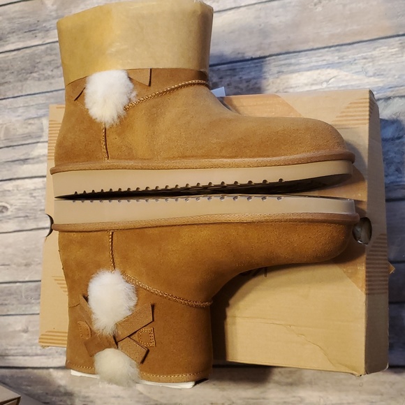 AUTHENTIC UGG VICTORIA MINI WOMEN'S 10  NEW W/ BOX Cognac - Picture 6 of 13